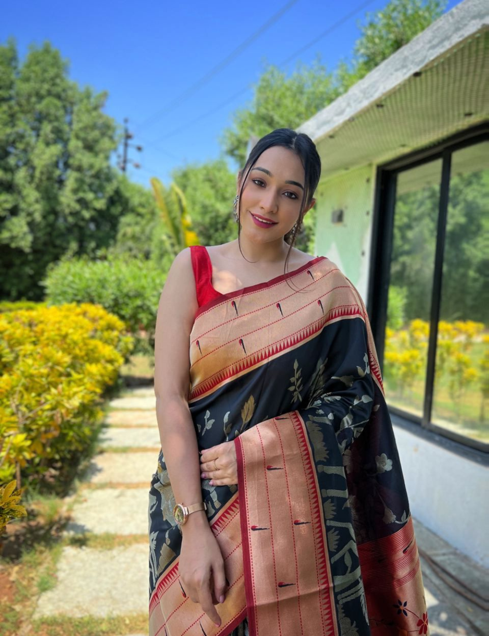 Classic Black and Red Silk Blend Saree with Floral Zari Motifs