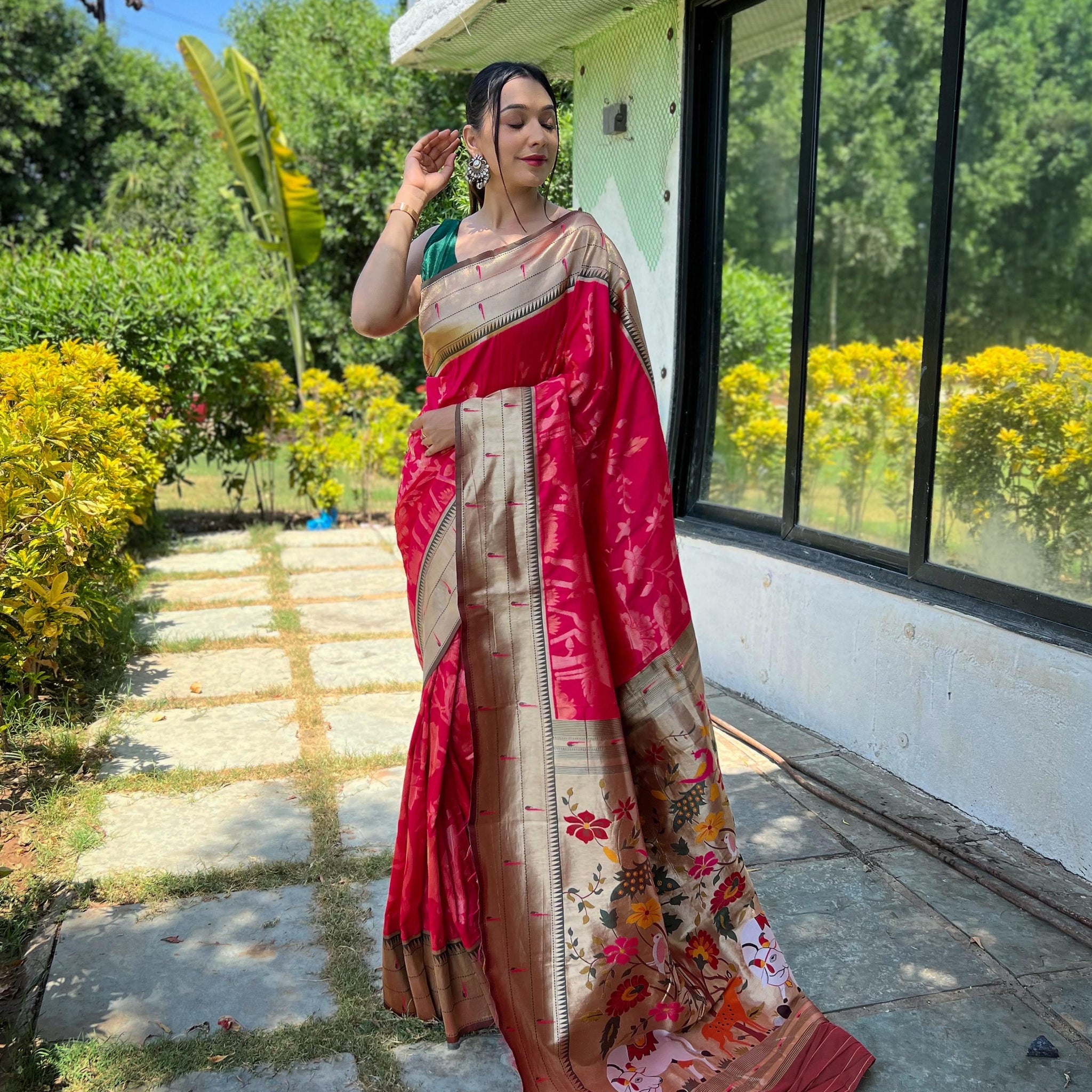 Rani pink with Silk Blend Saree with Traditional Motifs