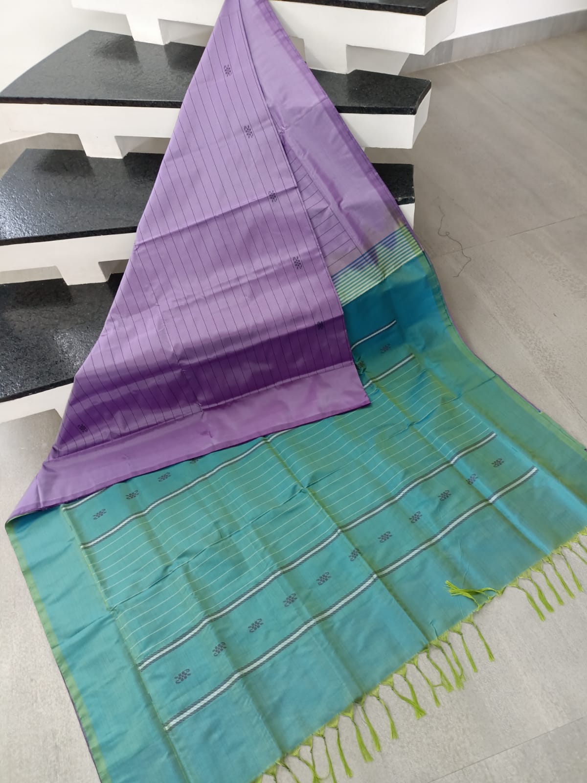 Lavender Grace – Handwoven Banana fibre Saree with Sea Blue Pallu and Blouse
